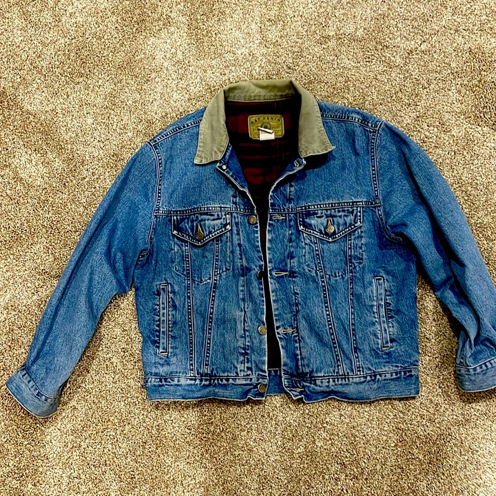 Gap vintage denim jacket flannel lined men’s Small or women’s medium
From 1990